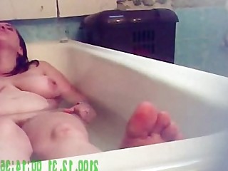 Любительское порно В ванной Фингеринг Скрытая камера Мамочка Зрелые Оргазм Подглядывание